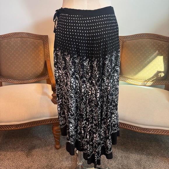 Vintage 90s Elegant Black and White Floral Midi Fairy Skirt w Asymmetrical Hem - Picture 2 of 7